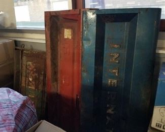Assorted vintage tailgates: International Harvester, Ford & Chevy 