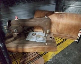 Antique sewing machine & case 