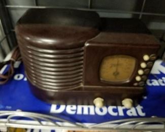 Antique Zenith bakelite radio  