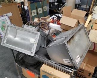 Assorted used outdoor metal halide/HPS lights  