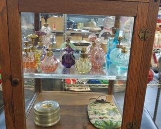 Assorted vintage perfume bottles & accessories