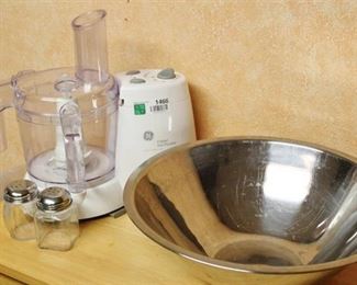 GE 4 Speed Food Processor, Extra Large Steel Mixing Bowl & two glass Shakers