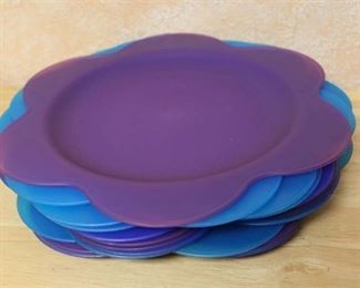 Outdoor Party/Picnic/Camping - 12 plastic flower dinner plates and 12 matching salad/dessert plates