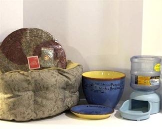 Cat Lovers - Matching ceramic cat dish and People Snacks bowl, Pet Bistro Self Server, cat bed and brand new in pkg Catnip Cat Scratcher