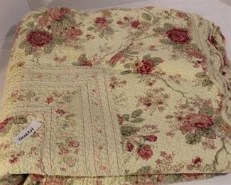 Queen Ivory with Rose Pattern Quilt
