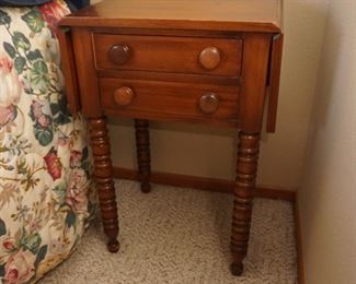 Drop leaf side table