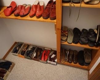 Ladies shoes (approx size 8 - 8.5)