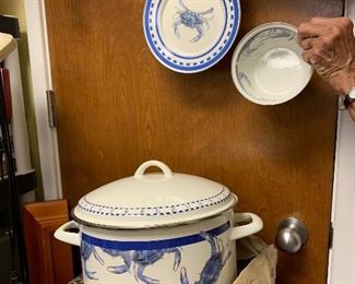  Crab pot with two matching serving pieces.