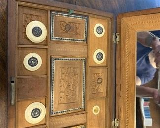 1800 Victorian Travel Case