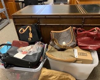 Designer purses Kate Spade, Dooney & Bourke, Coach, and Vannelli. 