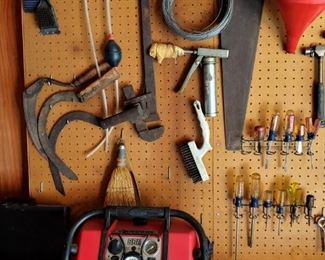 Hand Tools/Battery Starter