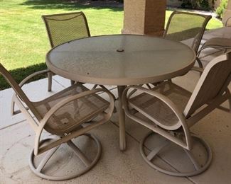 Patio Table w 4 Chairs (2 Swivel) 