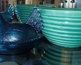TEAL NESTING CHICKEN / POTTERY / ANTIQUE 