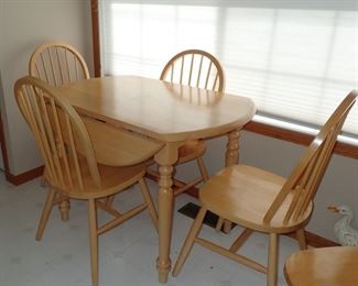 OAK DROP LEAF TABLE AND 5 CHAIRS