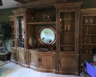 Beautiful large wall/TV unit
 Gorgeous !!