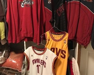 Men's Cavs Clothing