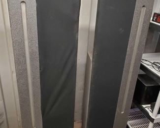 302: Pair of Apogee Acoustics Centaur minor ribbon hybrid speakers
Apogee Acoustics Centaur minor ribbon hybrid speakers. These speakers are in great shape and in the orginal box.
 	 	 