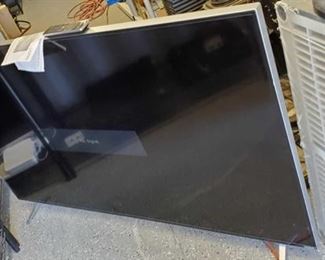 911: 70" VIzio tv with manual and remote
70" vizio tv. Includes remote and manual.