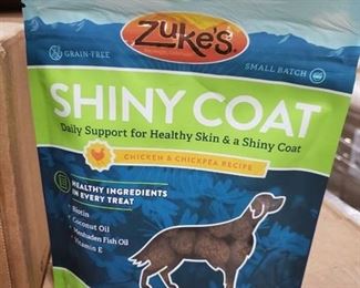 (105) Cases Zuke's Enhance Endurance chicken and chickpea dog treats