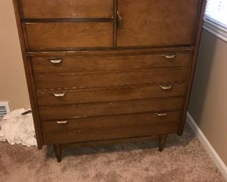 VINTAGE DRESSER FOR MAINLINE BY HOOKER FURNITURE CO.