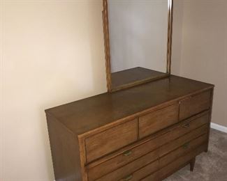 MCM DRESSER W/MIRROR 