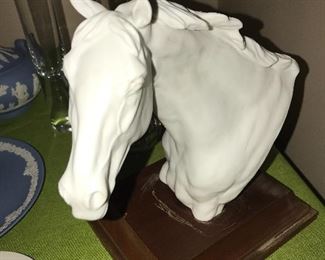 HORSE BUST SCULPTURE 