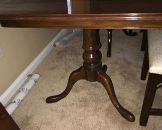 VINTAGE DINING ROOM TABLE AND 6 CHAIRS 