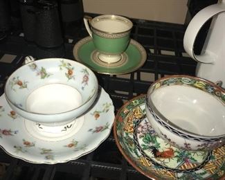 VINTAGE TEA CUPS AND SAUCERS 