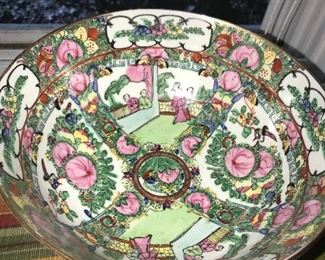 VINTAGE ROSE MEDALLION PLATE 