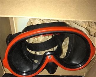 DIVING GOGGLES 