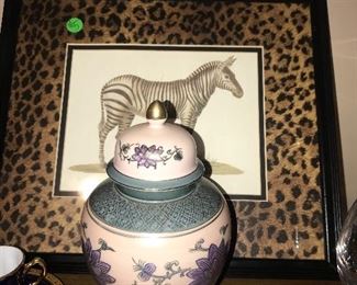 FLOWER PRINT VASE WITH LID 