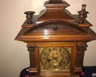 ANTIQUE MANTEL CLOCK 