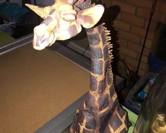 GIRAFFE FIGURINE / STATUE 