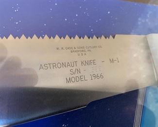 RARE 1966 NASA ASTRONAUT SURVIVAL KNIFE M-1 WITH DISPLAY CASE