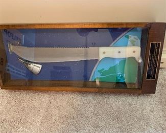 RARE 1966 NASA ASTRONAUT SURVIVAL KNIFE M-1 WITH DISPLAY CASE 
