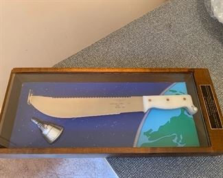 RARE 1966 NASA ASTRONAUT SURVIVAL KNIFE M-1 WITH DISPLAY CASE 
