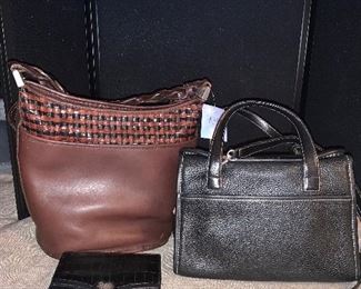 WOMEN'S HANDBAGS