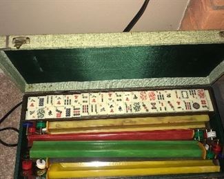 VINTAGE BAKELITE MAH JONG JONGG CARDINAL SET 