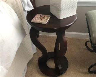 circular end table supported by cobras