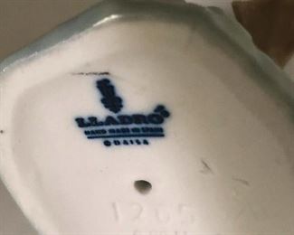 Wow. Goose is a Lladro. I didn't know Spain was big on angry geese.