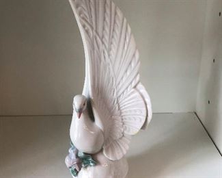 Dove with exceptionally large wings. Probably because it's an angel dove. Let me guess: Lladro