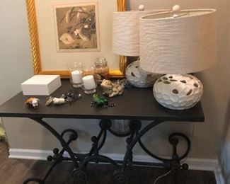 Curly bottom table with curvy bottom lamps