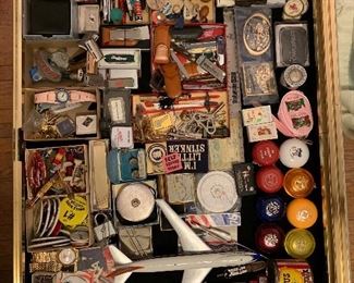 Lots of small vintage collectibles 