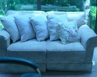 NICE SMALL SLEEPER SOFA