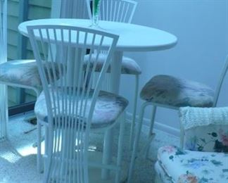 5 PC.METAL TABLE AND CHAIRS UNIQUE