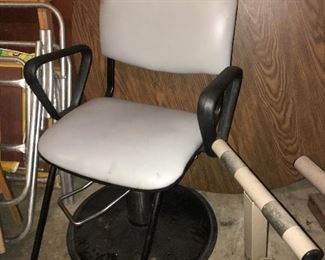 Beautician’s chair