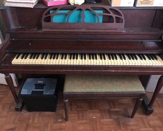 Hamlin Piano & Bench