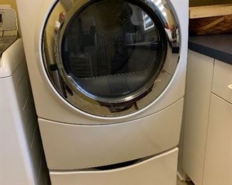 Whirlpool Duet Steam Dryer with Pedestal