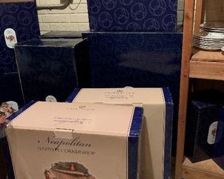 Department 56 Neapolitan Nativity Set