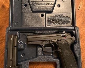 Berreta Model 8000 Cougar 9mm Hand Gun